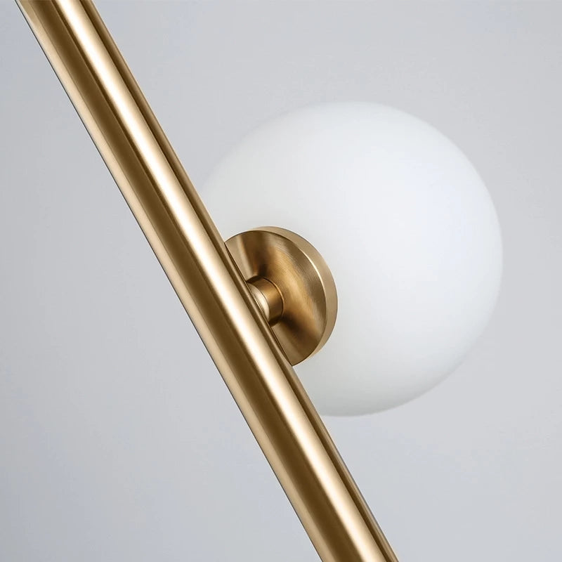 Scandinavische Minimalistische Staande Lamp Met Glazen Bollen En Warm Licht