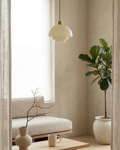 TINA Hanglamp – Mid-Century Melkwit Glas met Geborsteld Messing | Moderne Eetkamer & Keukenverlichting | Verstelbaar | E27 Fitting