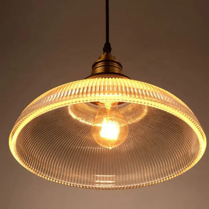 Glazen hanglamp met ribbelglas en warm licht voor eetkamer, woonkamer en keuken