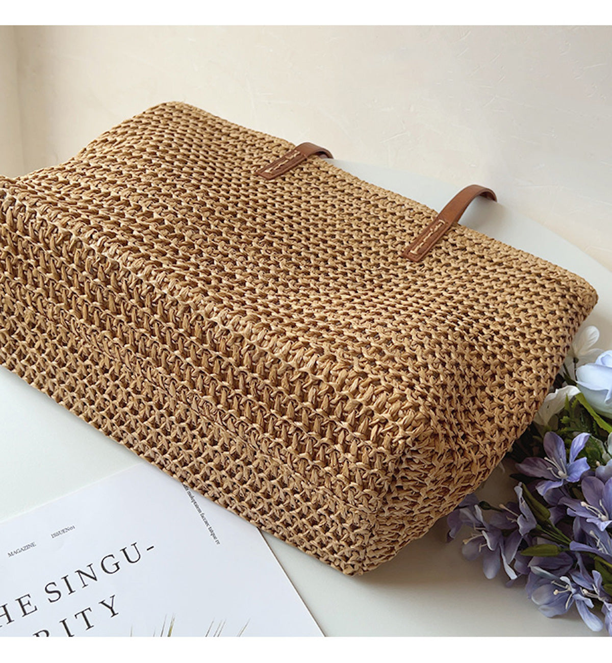 Gevlochten Rieten Mandje met Lederen Hengsels – Natuurlijke Handtas voor Markt en Stad – Scandinavisch Design