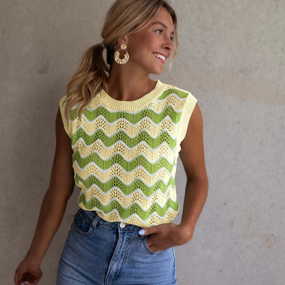 Dames Mouwloos Kabelgebreid Vest Met Contrasterende Halslijn