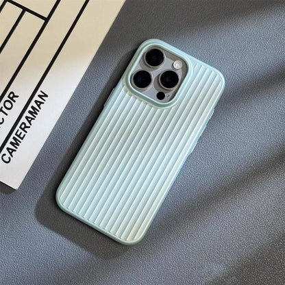 Ultraslanke iPhone Hoesje met Militaire Bescherming | Titanium Carbon Look | Draadloos Laden