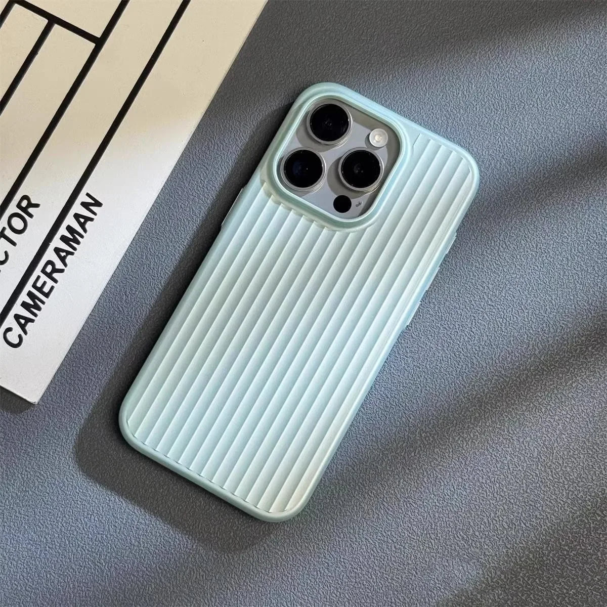 Premium Telefoonhoesje met Titanium-Textuur Ultra-Dun Schokbestendig Anti-Vingerafdruk Draadloos Opladen voor iPhone 13-16 Pro Max