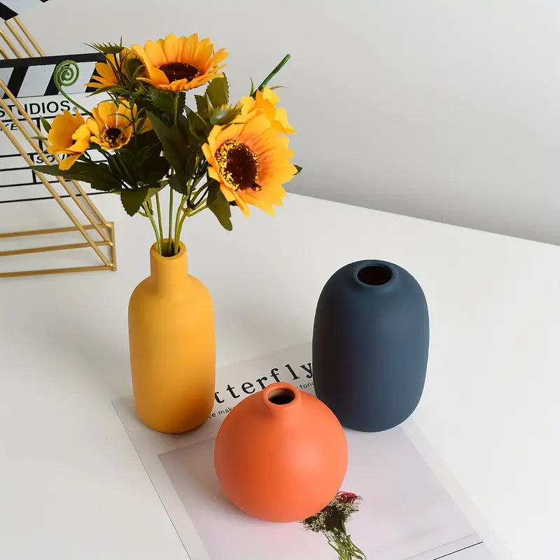 Keramische Vaas met Handgeschilderde Scandinavische Motieven – Decoratieve Bloemenvaas voor Woonkamer en Tafel