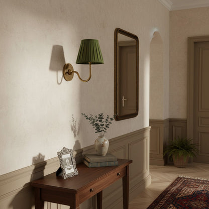 Wandlamp met Geplisseerde Stoffen Kap – Klassieke Verlichting voor Slaapkamer en Woonkamer