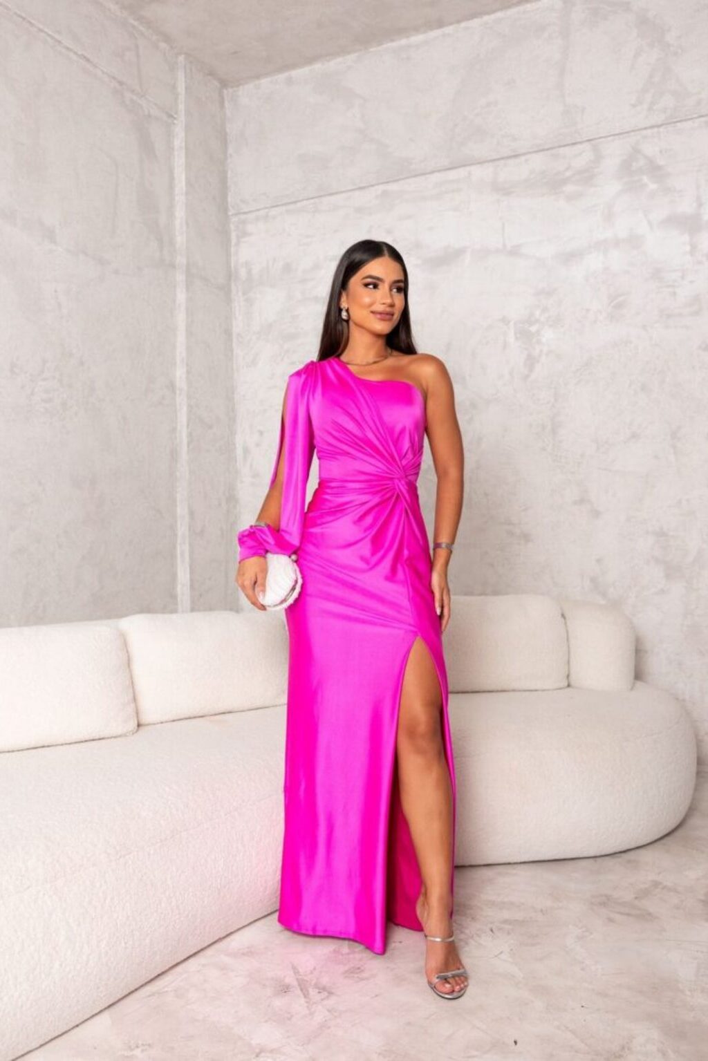 Een Schouder Avondjurk met Hoge Split en Glamour Look