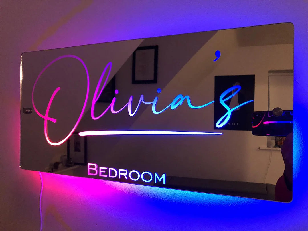 Gepersonaliseerde LED Spiegel met Neonlicht en Eigen Tekst voor Wanddecoratie