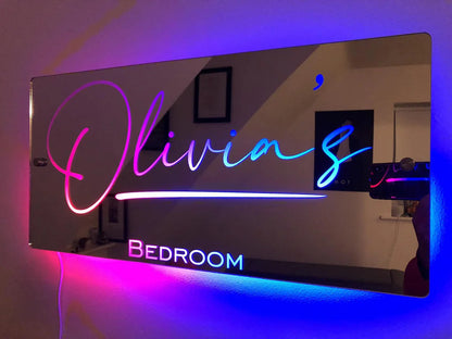 Gepersonaliseerde LED Spiegel met Neonlicht en Eigen Tekst voor Wanddecoratie