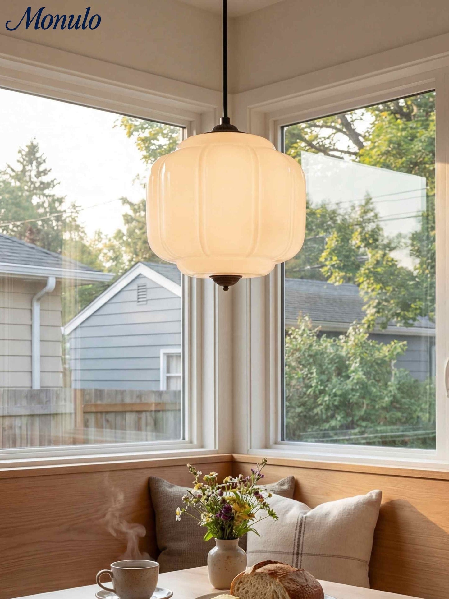 Vintage Kroonluchter met Crèmekleurige Glazen Kappen – Hanglamp in Retro-Stijl voor Eetkamer & Woonkamer