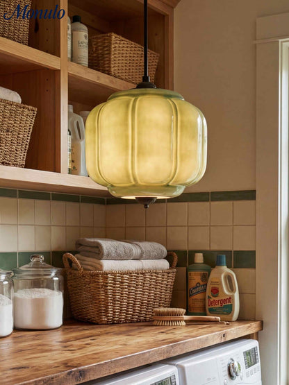 Vintage Kroonluchter met Crèmekleurige Glazen Kappen – Hanglamp in Retro-Stijl voor Eetkamer & Woonkamer