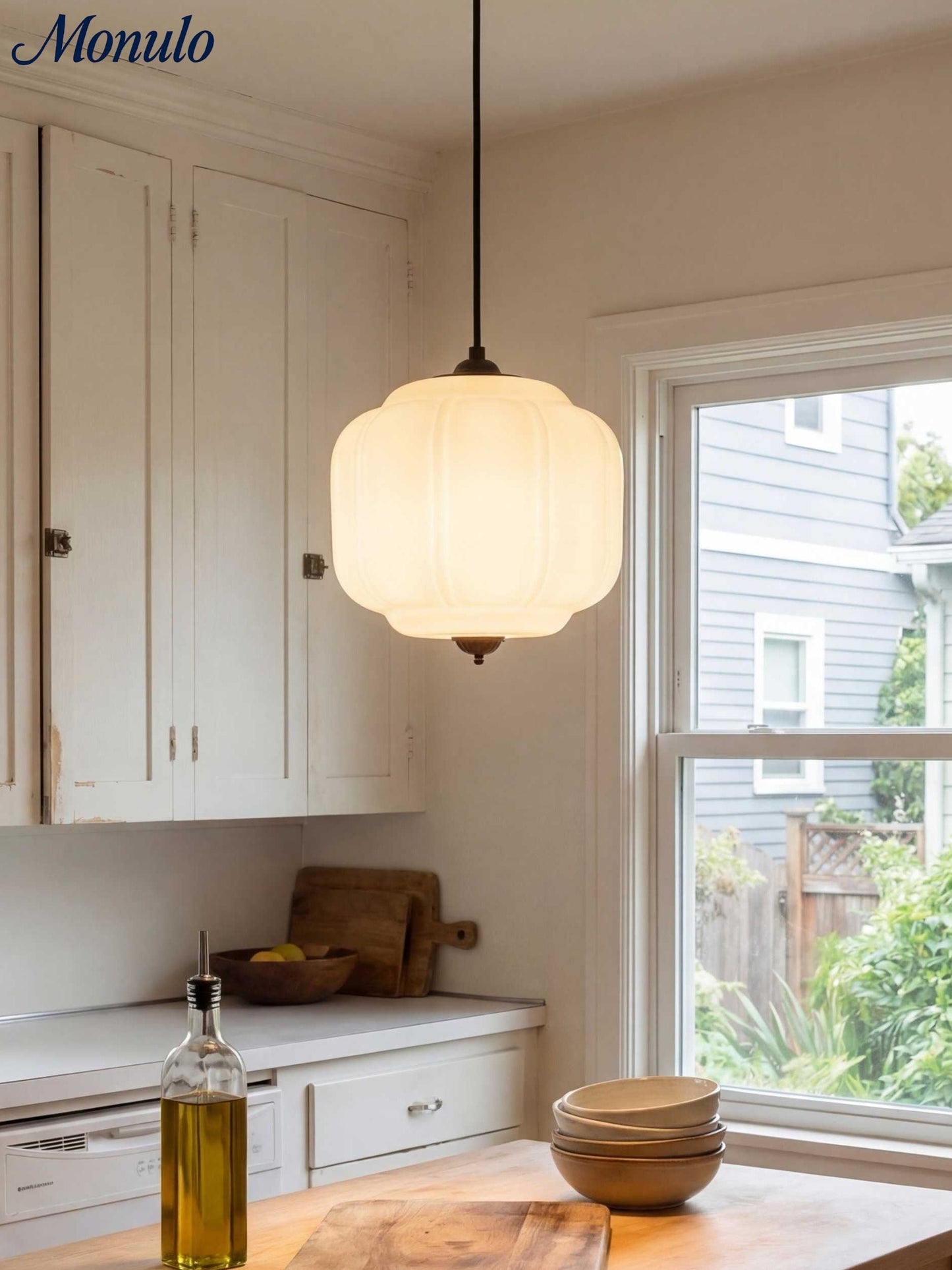 Vintage Kroonluchter met Crèmekleurige Glazen Kappen – Hanglamp in Retro-Stijl voor Eetkamer & Woonkamer