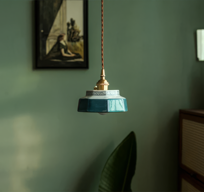 Handgeschilderde Keramische Hanglamp – Scandinavische Stijl met Koperen Fitting