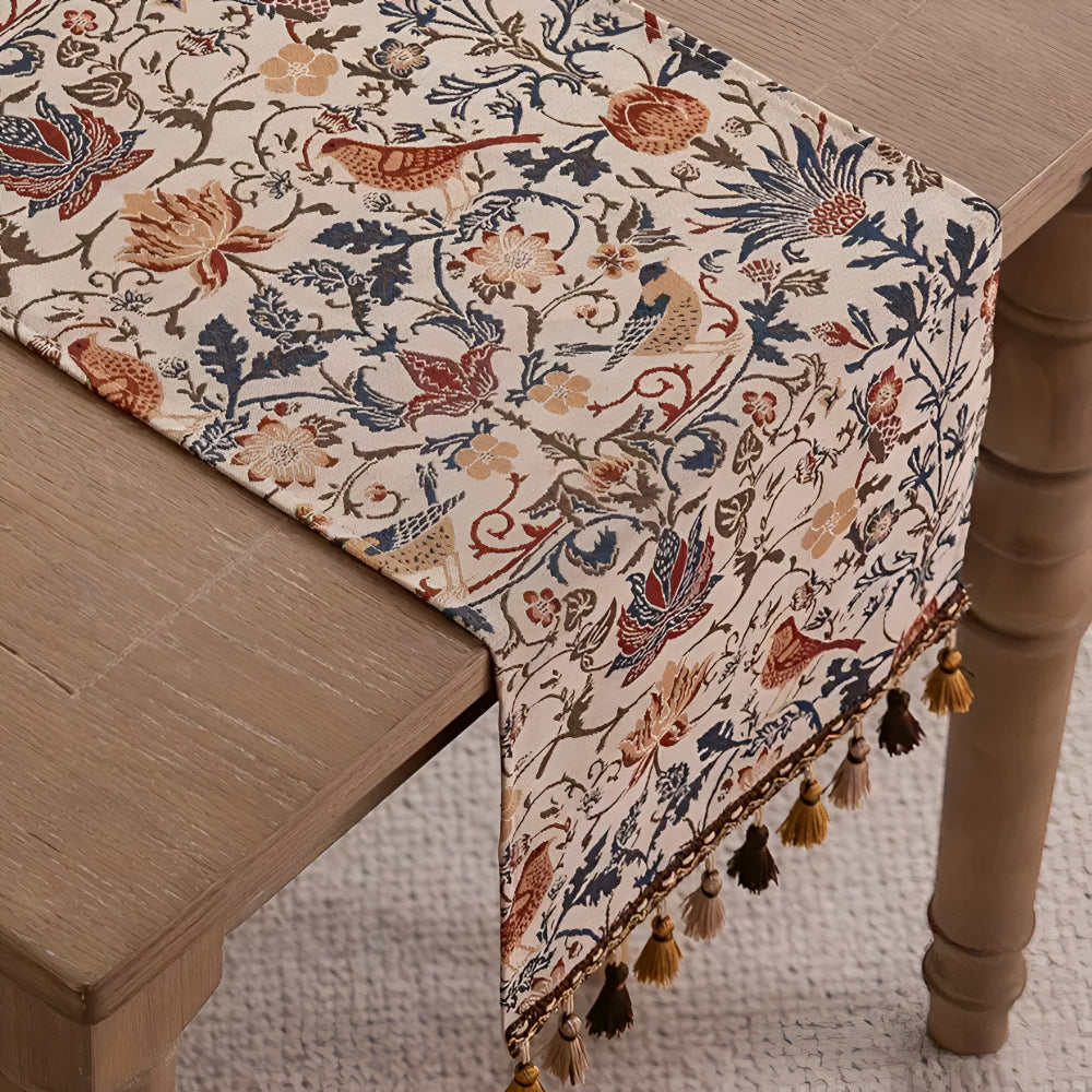 Vintage Jacquard Tafelloper met Vogel & Bloemmotief – Landelijke Elegantie met Kwastjes