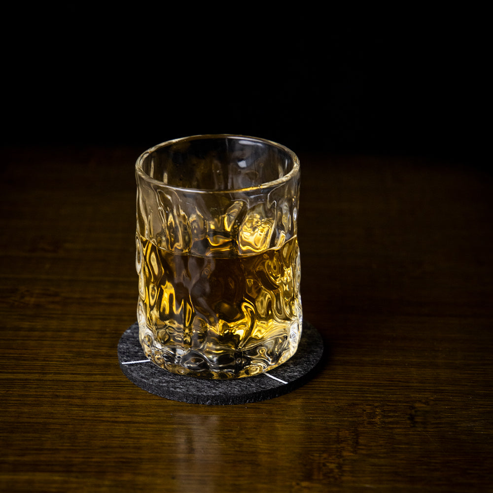 Handgemaakt Whiskeyglas met Golvend Reliëf 210ml Hittebestendig Glas voor Whisky Cocktails Spirits Premium Drinkglas Japans Design Zeegolf Patroon Cadeau Whiskyliefhebber Houten Verpakking