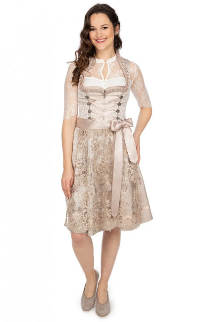 Traditionele Dames Tracht met Schort en Bloes