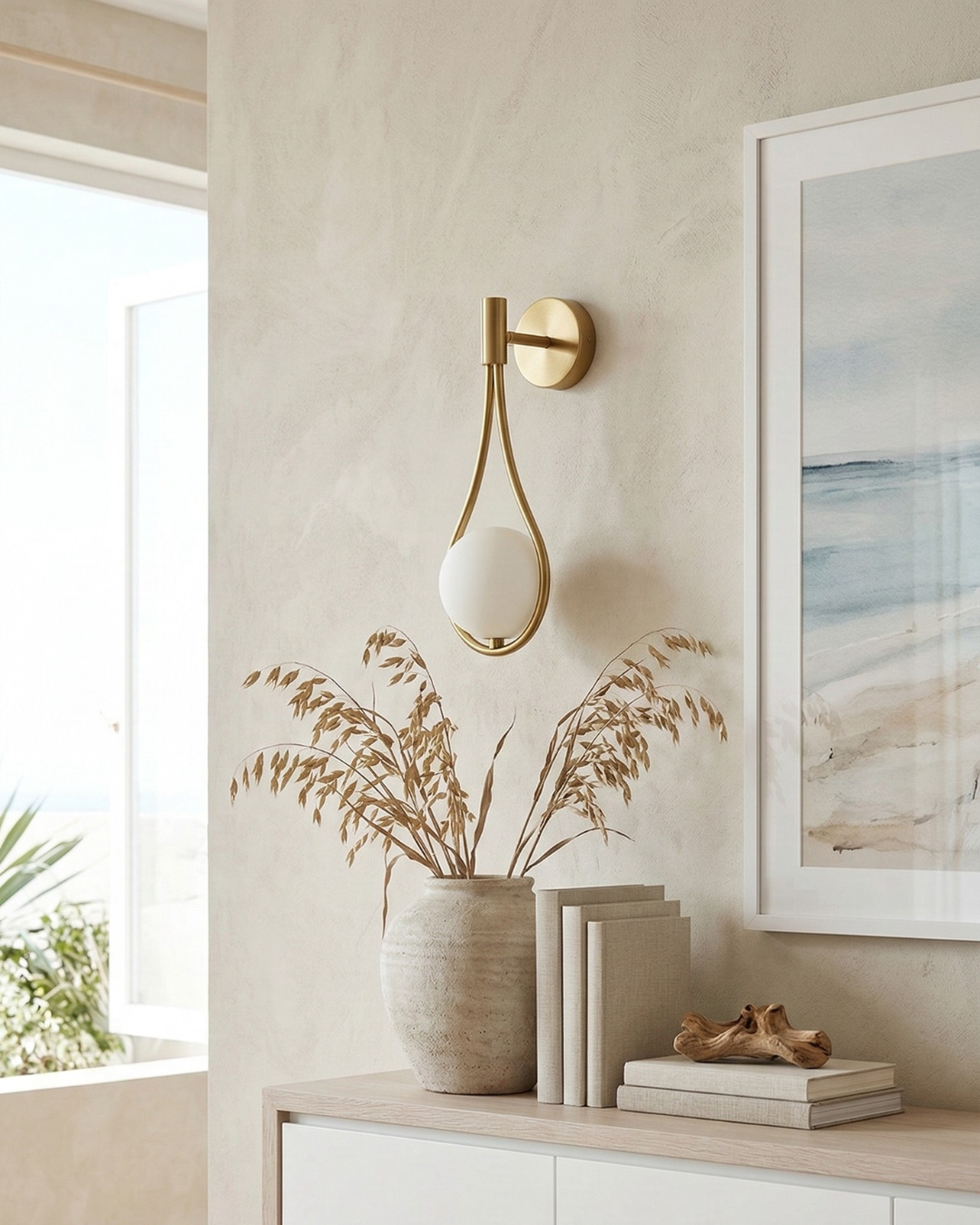 Nordische Wandlamp met Glazen Bol — Minimalistische Verlichting voor Scandinavische Interieurs