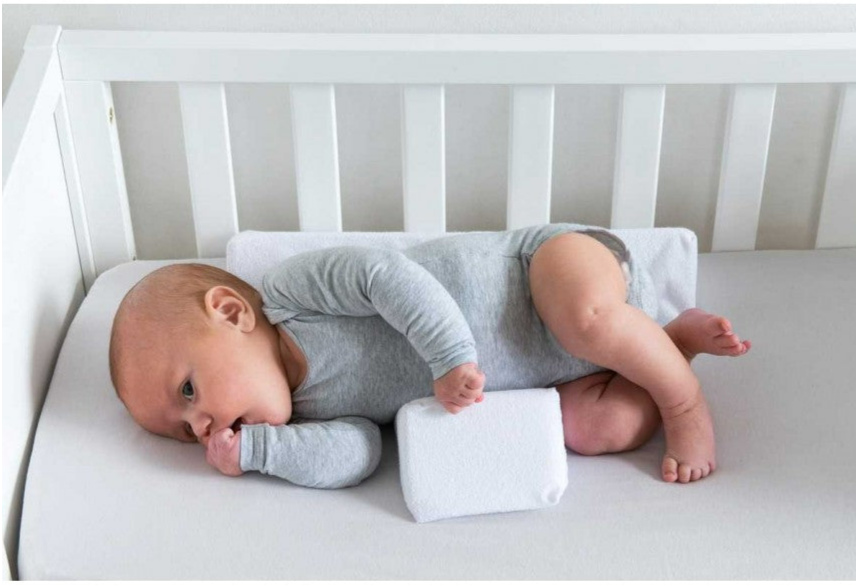 Baby Zijslaap Positiekussen – Driehoekig Antirol Kussen met Verstelbare Breedte – Zacht Memory Foam – Ademend & Wasbaar – Voor Pasgeborenen tot 12 Maanden
