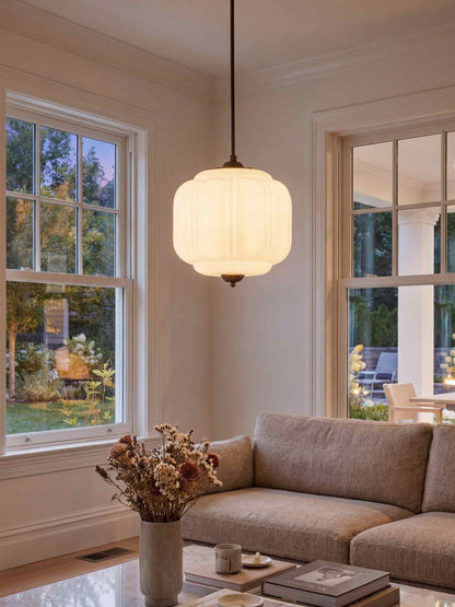 Vintage Kroonluchter met Crèmekleurige Glazen Kappen – Hanglamp in Retro-Stijl voor Eetkamer & Woonkamer