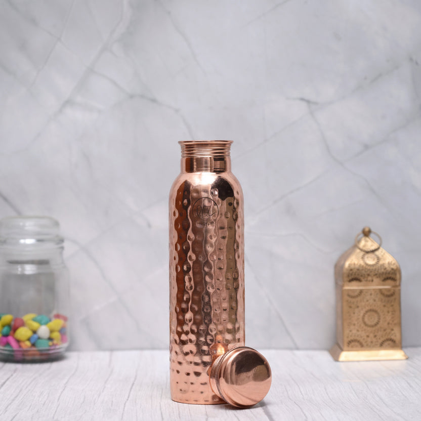 Ayurveda Waterfles Koper 800ML Gehamerd Lekvrij Nachtkastje