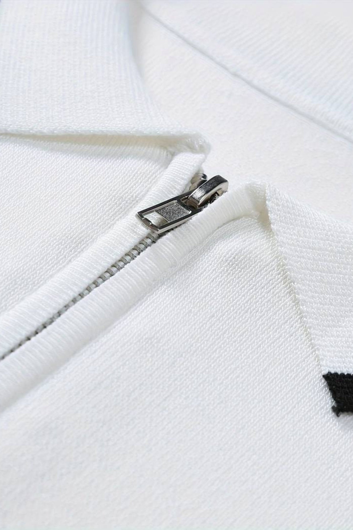 Herenshirt Poloshirt met Rits en Contrasterende Kraag wordt: 
Herenshirt Poloshirt Met Rits En Contrasterende Kraag Modern Design