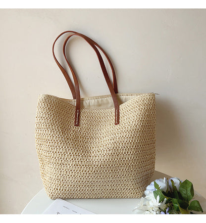 Gevlochten Rieten Mandje met Lederen Hengsels – Natuurlijke Handtas voor Markt en Stad – Scandinavisch Design