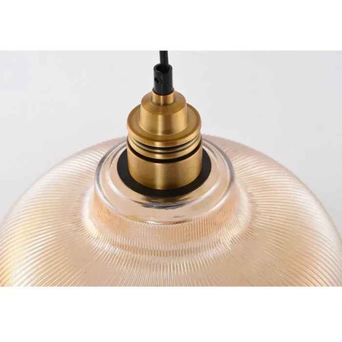 Glazen hanglamp met ribbelglas en warm licht voor eetkamer, woonkamer en keuken