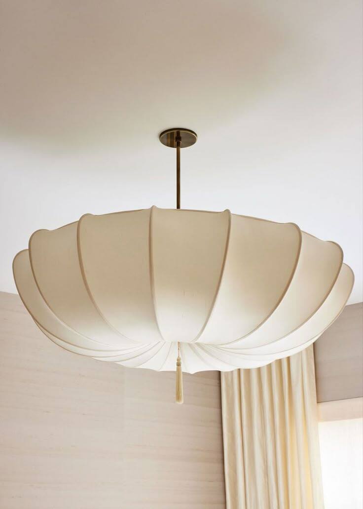 Luxe Wolkvormige Plafondlamp Met Zachte Sfeerverlichting In Frans Design