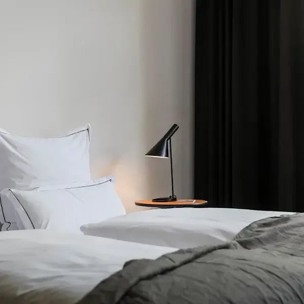 Moderne LED-tafelverlichting met strakke vormgeving - Minimalistisch design - Energiezuinig - Warm wit 2700K - Dimbaar bureaulamp - Sansoti