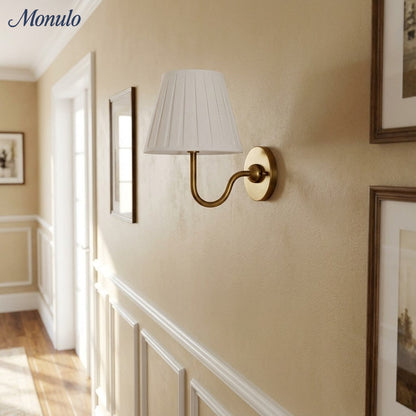 Wandlamp met Geplisseerde Stoffen Kap – Klassieke Verlichting voor Slaapkamer en Woonkamer