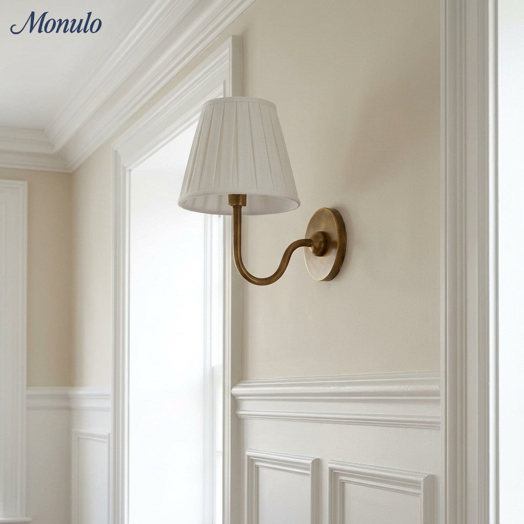 Wandlamp met Geplisseerde Stoffen Kap – Klassieke Verlichting voor Slaapkamer en Woonkamer