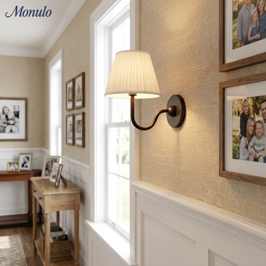 Wandlamp met Geplisseerde Stoffen Kap – Klassieke Verlichting voor Slaapkamer en Woonkamer