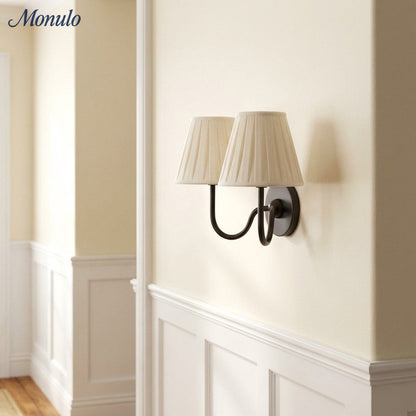 Wandlamp met Geplisseerde Stoffen Kap – Klassieke Verlichting voor Slaapkamer en Woonkamer