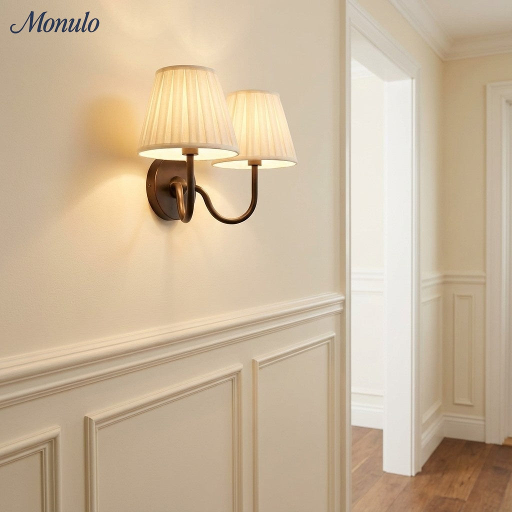 Wandlamp met Geplisseerde Stoffen Kap – Klassieke Verlichting voor Slaapkamer en Woonkamer