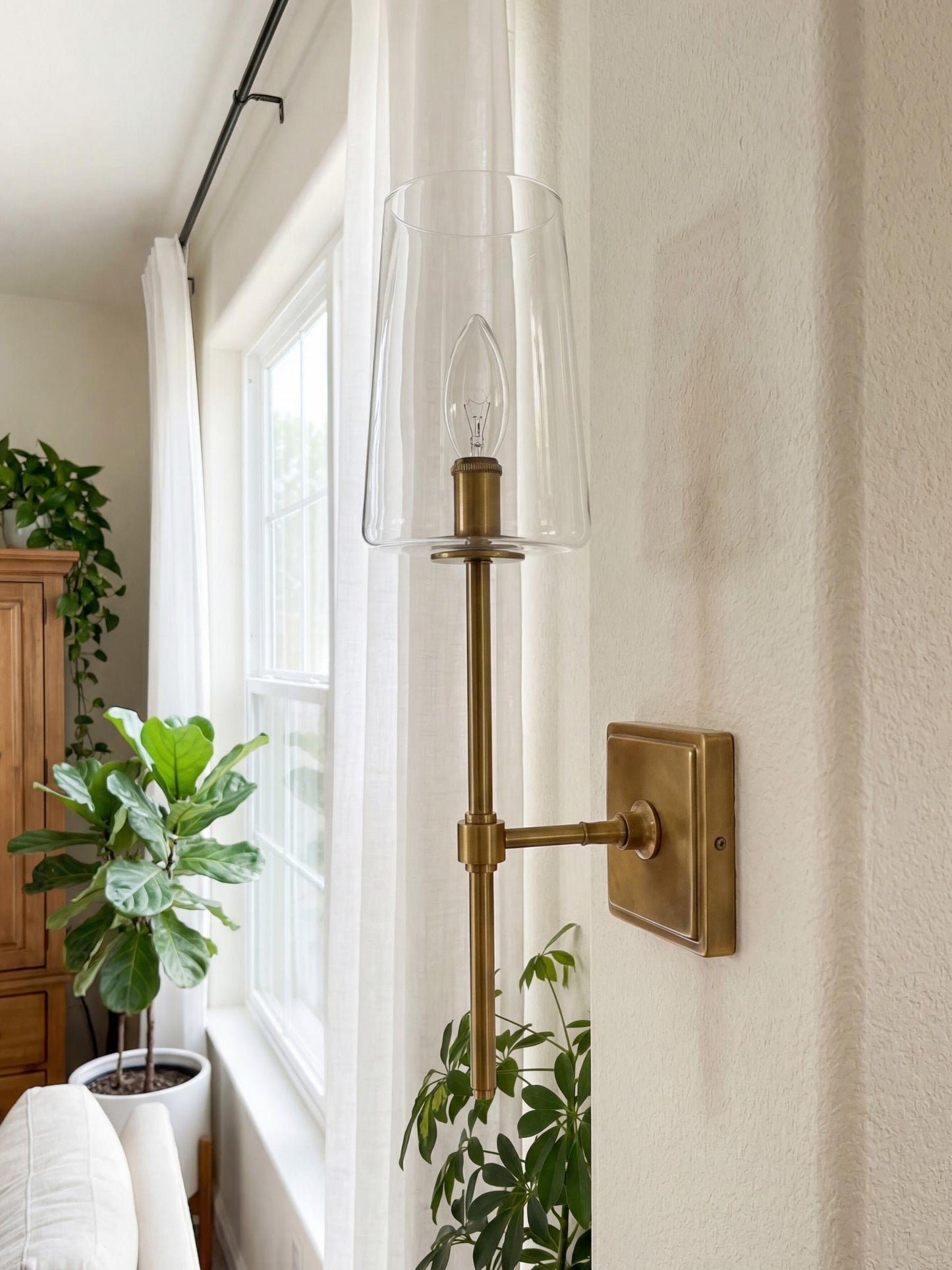 Glazen Wandlamp met Helder Glas – Enkelvoudige tot Drievoudige Configuratie – Elegante Badkamerverlichting