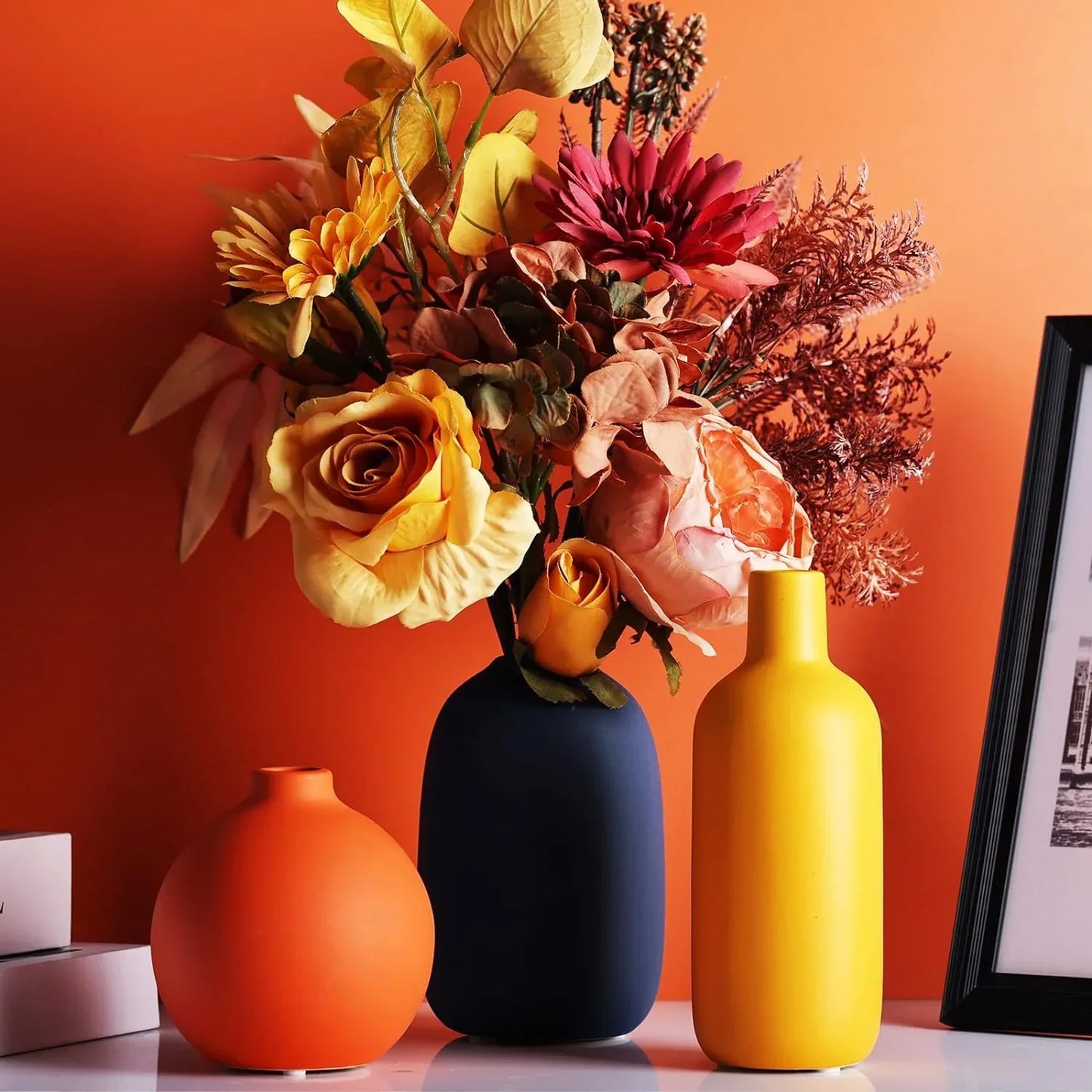 Keramische Vaas met Handgeschilderde Scandinavische Motieven – Decoratieve Bloemenvaas voor Woonkamer en Tafel
