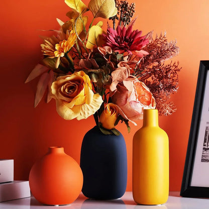Keramische Vaas met Handgeschilderde Scandinavische Motieven – Decoratieve Bloemenvaas voor Woonkamer en Tafel
