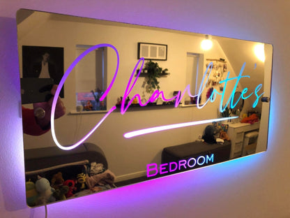 Gepersonaliseerde LED Spiegel met Neonlicht en Eigen Tekst voor Wanddecoratie
