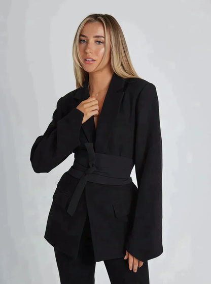 Dames Blazer Met Extra Riemen en Knopen voor Een Stijlvolle Look
