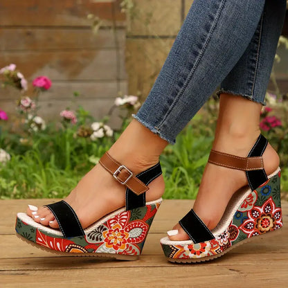 Dames Sandalen met Sleehak en Bloemenprint → Dames Schoenen Sandalen Sleehak Bloemenprint Zomer