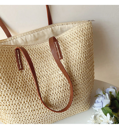 Gevlochten Rieten Mandje met Lederen Hengsels – Natuurlijke Handtas voor Markt en Stad – Scandinavisch Design