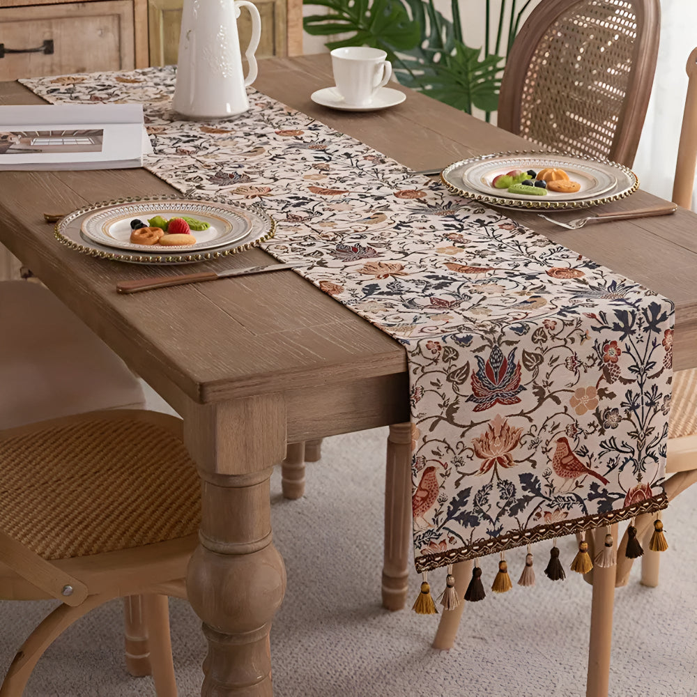 Vintage Jacquard Tafelloper met Vogel & Bloemmotief – Landelijke Elegantie met Kwastjes
