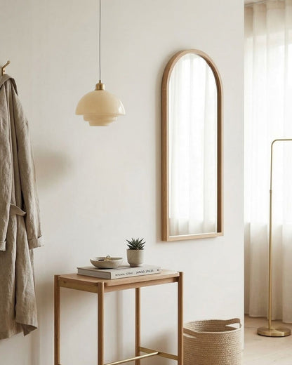 TINA Hanglamp – Mid-Century Melkwit Glas met Geborsteld Messing | Moderne Eetkamer & Keukenverlichting | Verstelbaar | E27 Fitting