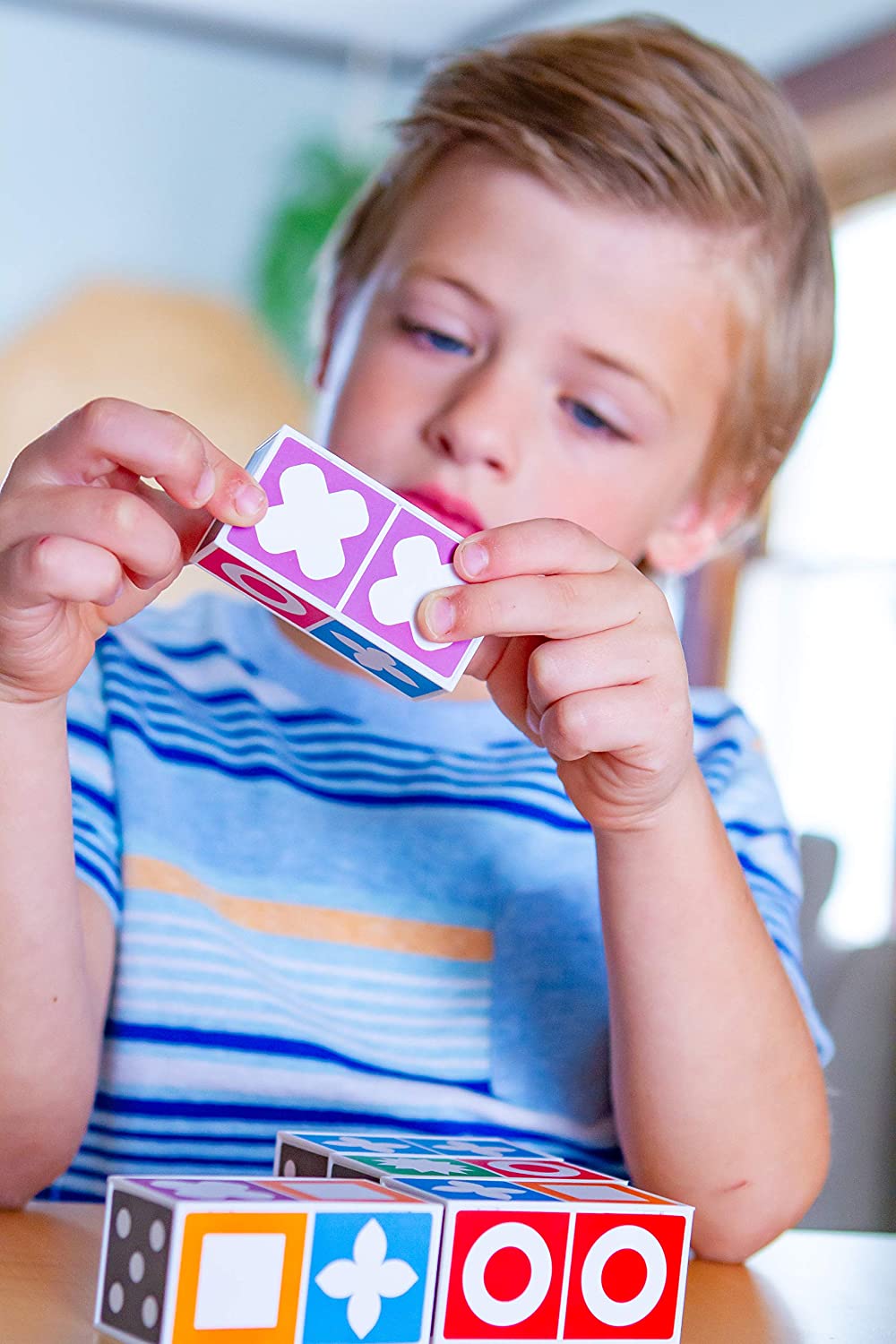 Houten Kleurenpuzzel voor Kinderen – Educatief Hersenspel met 20 Blokken en 60 Kaarten – Ontwikkel Hand-Oog Coördinatie, Logisch Denken en Patroonherkenning