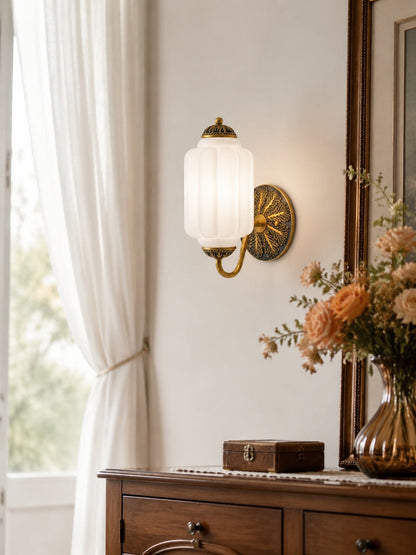 Melkglazen Wandlamp Eloise voor Hal en Slaapkamer | Vintage Wandverlichting met Melkwit Glas