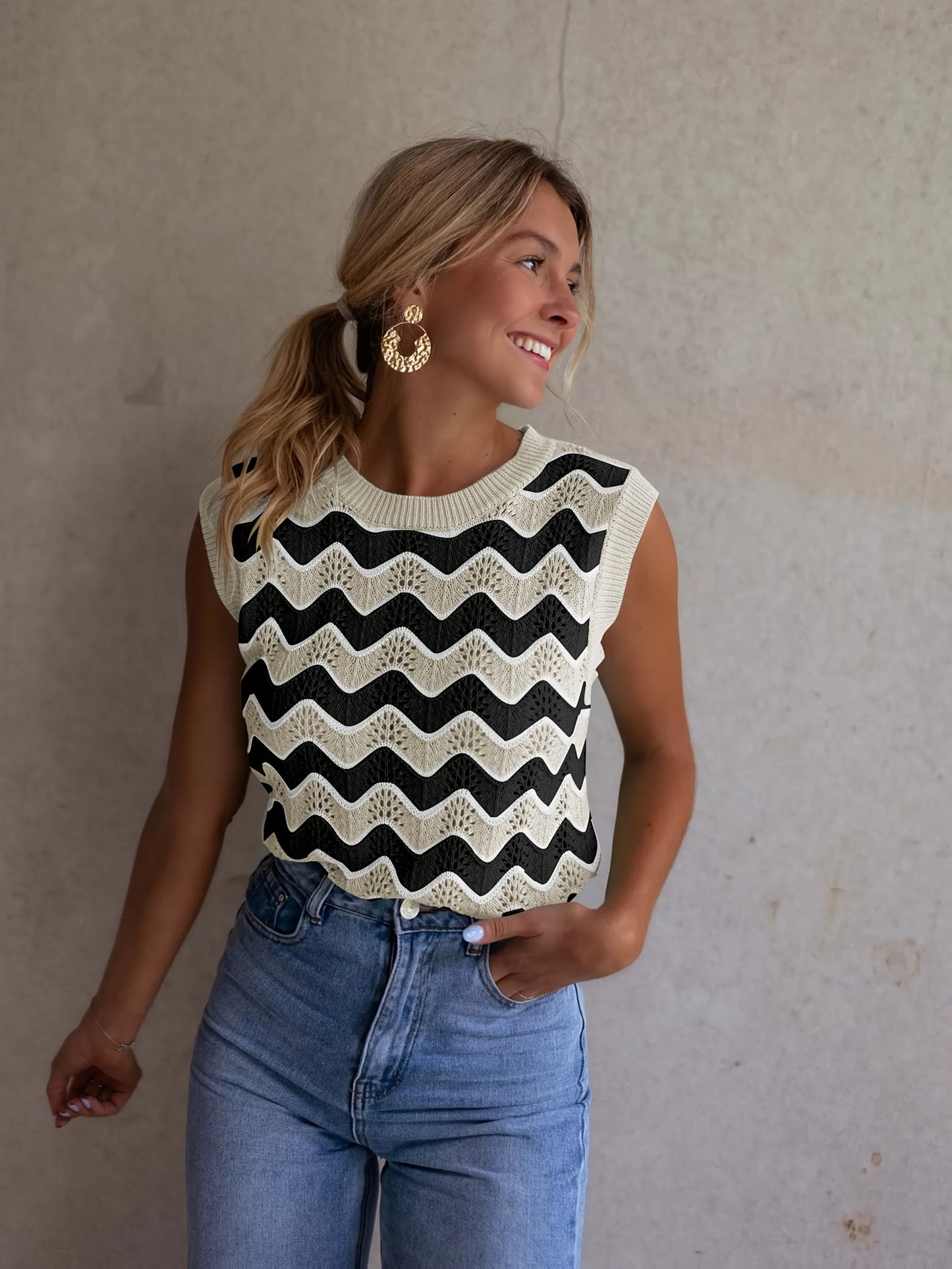 Dames Mouwloos Kabelgebreid Vest Met Contrasterende Halslijn