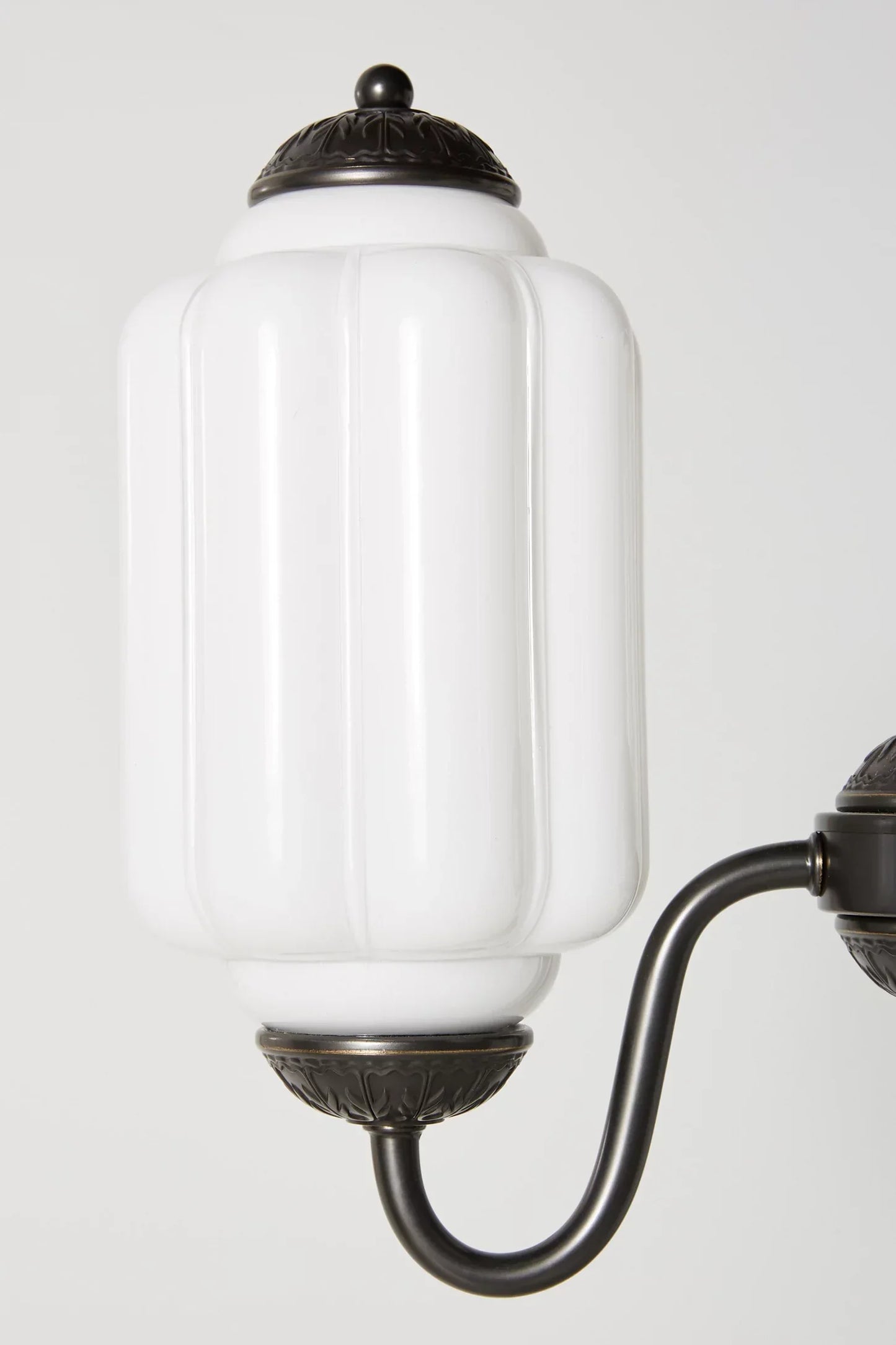 Melkglazen Kroonluchter Vintage Afwerking Tijdloze Elegantie Klassieke Verlichting voor Eetkamer Woonkamer