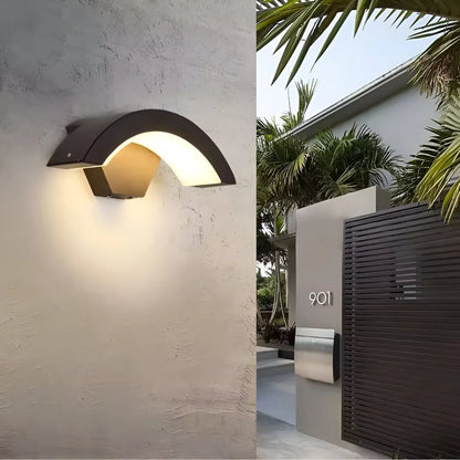 LED Wandlamp met Bewegingssensor voor Buiten – Energiebesparend 18W Waterdicht Buitenlicht in Zwart of Bruin