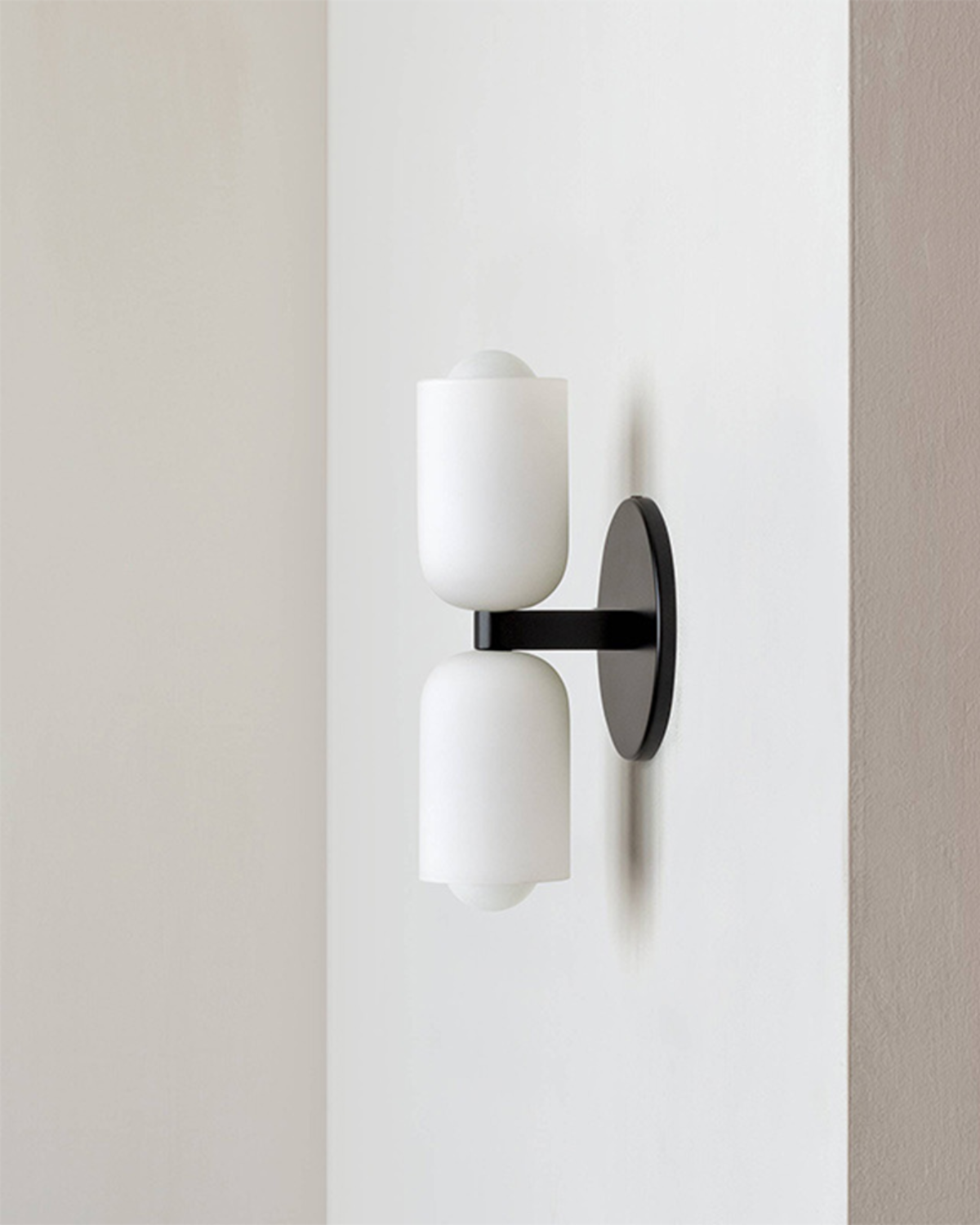 Wandlamp Dubbele Ronde Kap Zwart Frame Warm Sfeerlicht Slaapkamer Woonkamer Gang Minimalistische Wandverlichting Modern Japandi Scandinavisch Interieur
