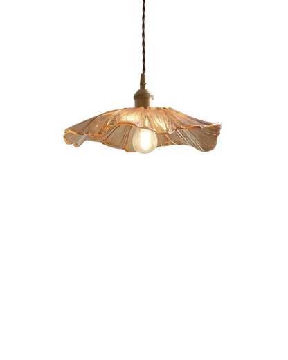 Sculpturale glazen hanglamp met messing fitting en warm licht – artistieke design plafondlamp voor eetkamer en woonkamer