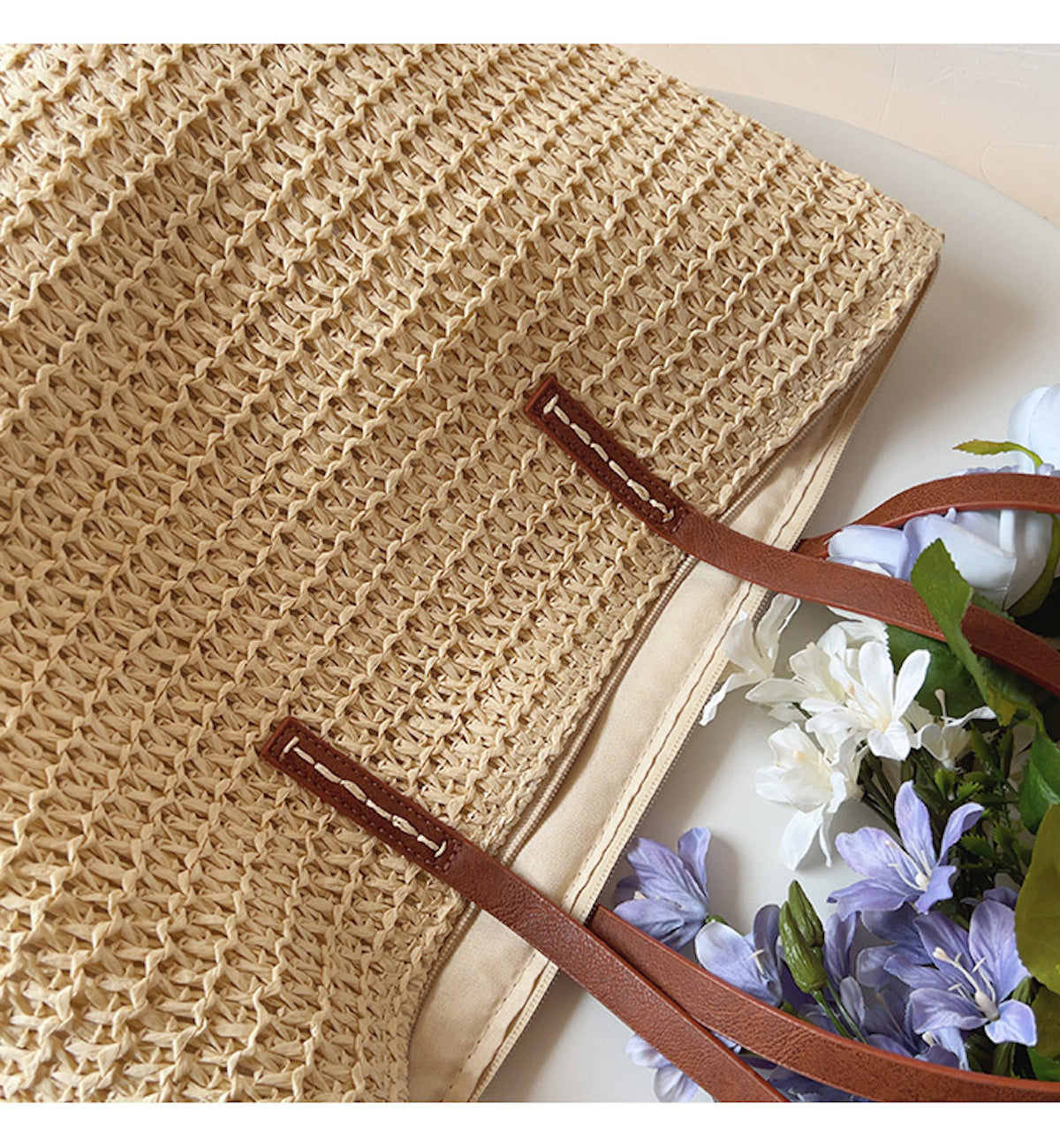 Gevlochten Rieten Mandje met Lederen Hengsels – Natuurlijke Handtas voor Markt en Stad – Scandinavisch Design